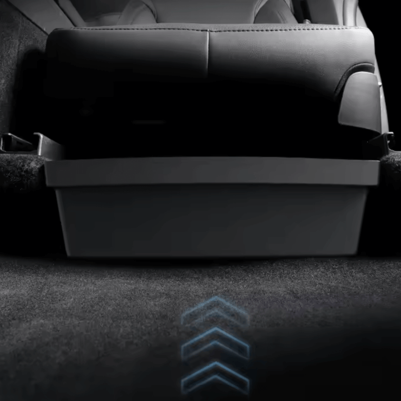Ablageschublade unter dem Fahrersitz im Tesla Model Y Juniper, bietet optimalen Stauraum.