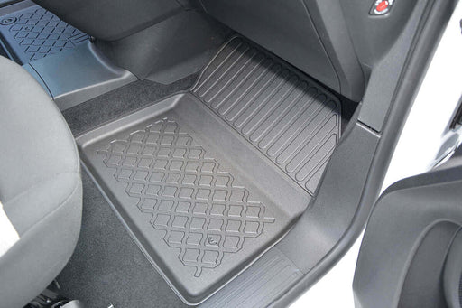 Allwetter Fussmatte aus flexiblem TPE Material für Citroen, Fiat, Opel, Peugeot und Toyota ab 2018 im Fahrzeuginnenraum.