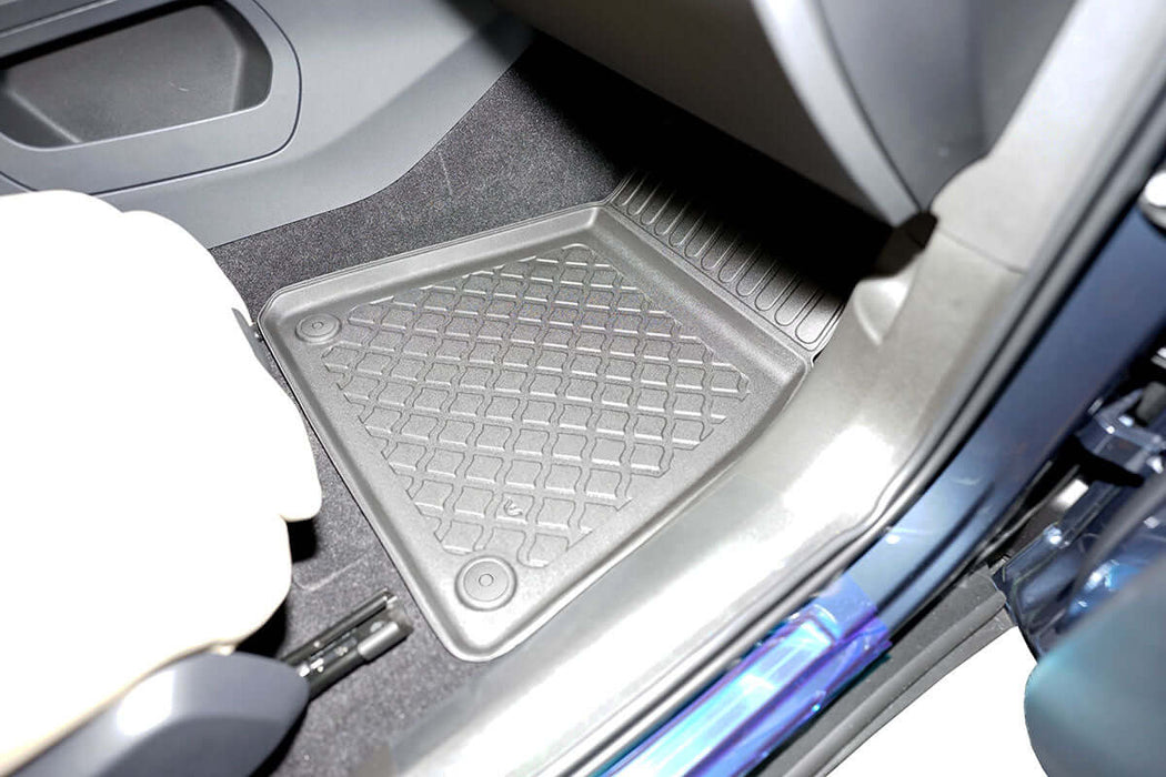 Allwetter Fussmatte für Polestar 2, passgenau, aus hochwertigem TPE Material, schmutzabweisend und pflegeleicht.
