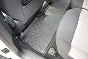 Allwetter Fussmatten für Citroen Berlingo, Fiat Doblo, Opel Combo und Peugeot Partner im Fahrzeuginneren.