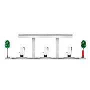 Tesla Supercharger Ladepark aus Bausteinen mit Ladesäulen und Bäumen im kindgerechten Design.