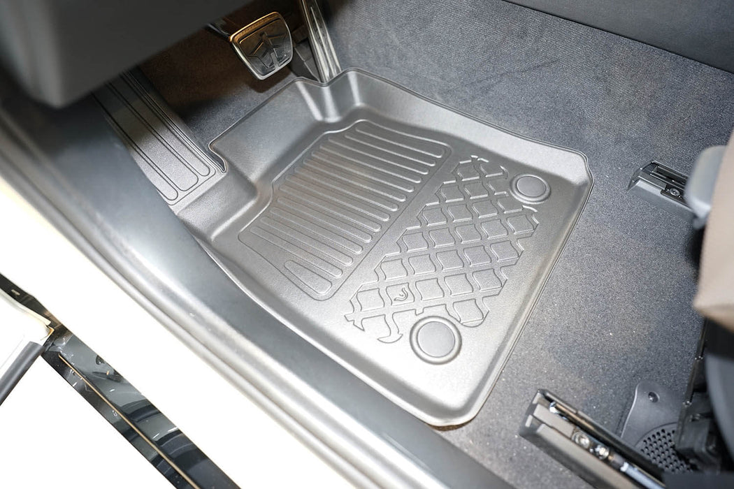 All -weather foot mats for BMW i5 from 2023