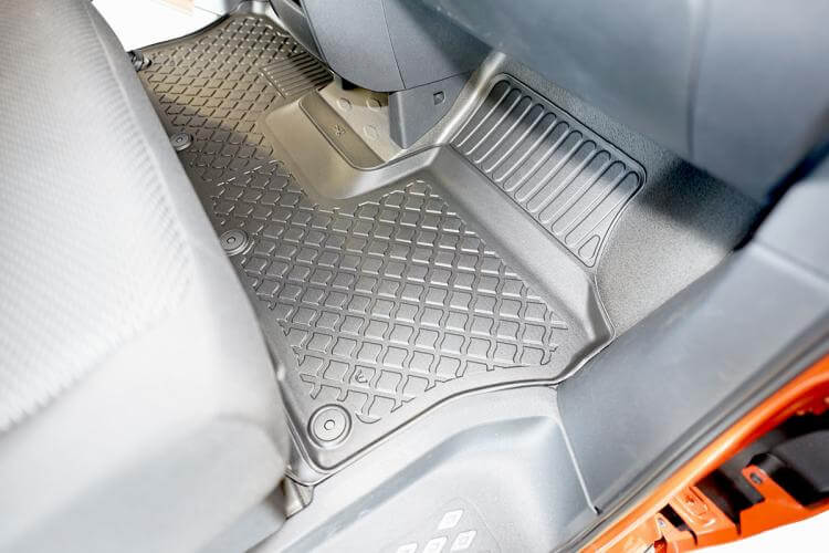 Allwetter Fussmatte aus TPE für VW ID. Buzz, passgenau mit hohem Rand und rutschfester Oberfläche.