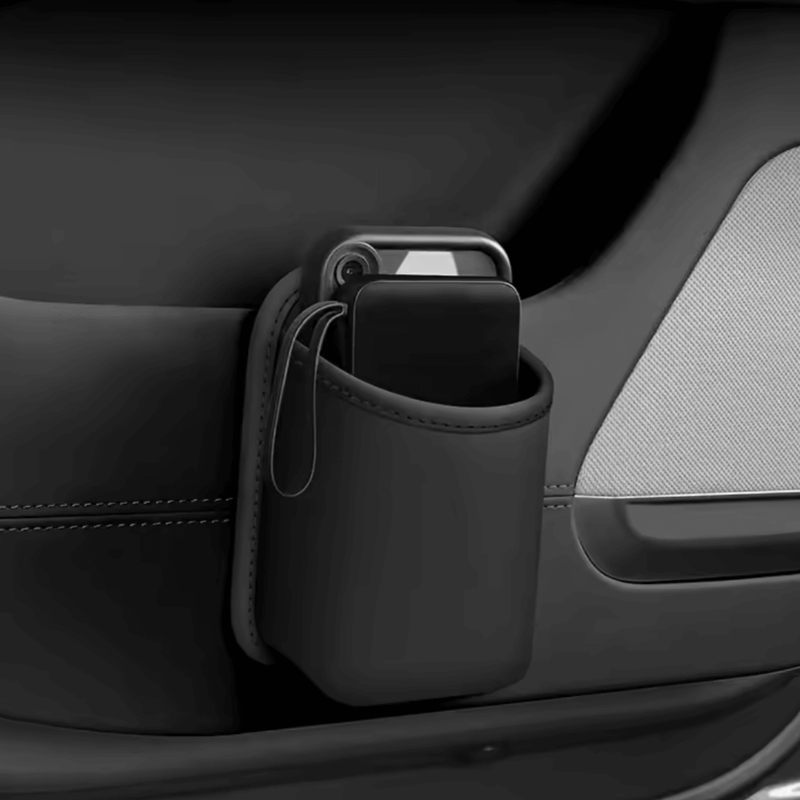 Universal Auto Organizer / Getränkehalter mit Smartphone-Halter für sicheres Aufbewahren im Fahrzeug.