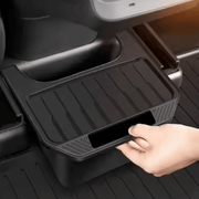 Organizer Tesla Model Y bis 2024 mit herausziehbarem Fach für mehr Stauraum und Ordnung im Fahrzeug.