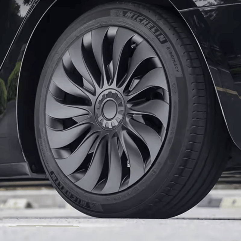 Radkappen 18 Zoll matt schwarz (4-teilig) Tesla Model 3 Highland auf einem Michelin Reifen.