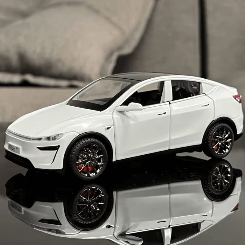 Tesla Model Y Juniper 2025 Modellauto 1/32 in weiß mit schwarzem Innenraum und gummi Reifen