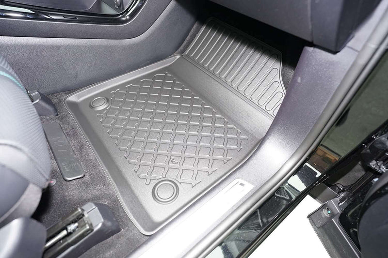 Allwetter Fussmatten für BYD Seal U ab 2024 im Fahrzeuginneren mit hohem Rand und rutschfester Oberfläche.