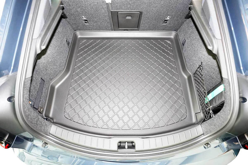 Kofferraumwanne für Polestar 2 aus TPE Material, flexibles Design mit 5cm Rand für optimalen Kofferraumschutz.