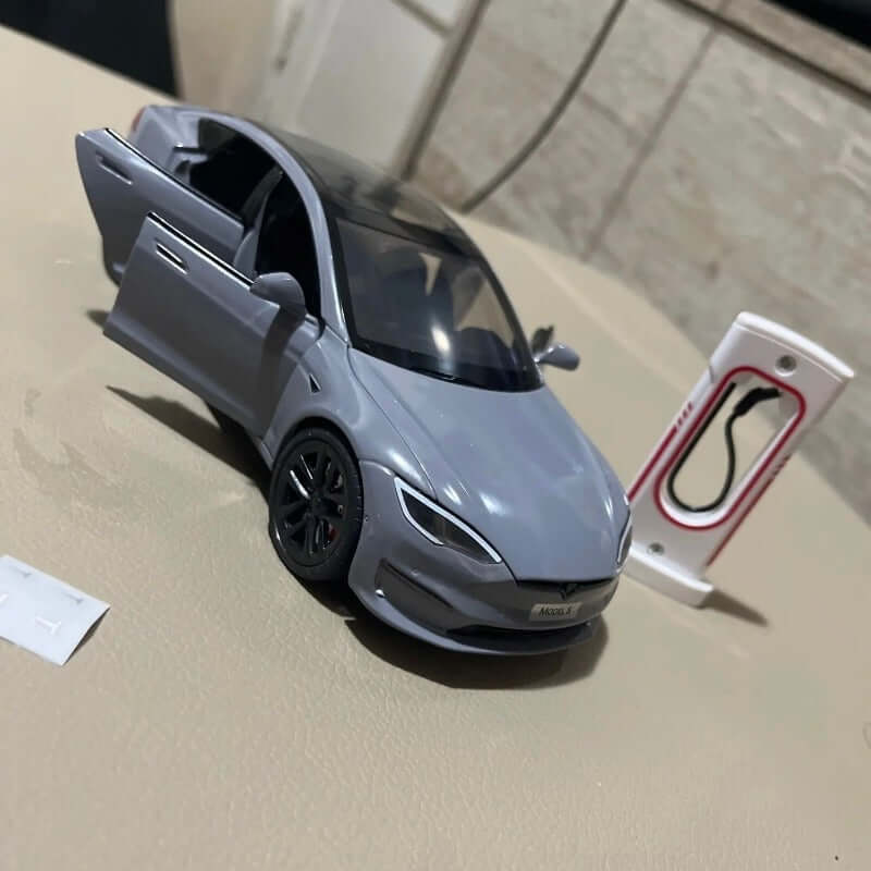 Tesla Model S Facelift Modellauto 1/24 | e - car - shop.ch