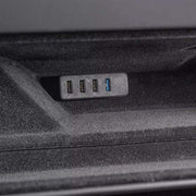 USB Handschuhfach Dockingstation Tesla Model 3/Y · ab 2024/2025 | e - car - shop.ch