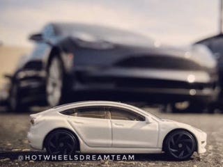 Tesla Model 3 Modellauto 1/64 | e-car-shop.ch