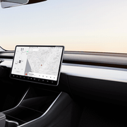 Dashboard Kunststoffabdeckung 2 - teilig Tesla Model 3/Y · bis 2023/2024 | e - car - shop.ch