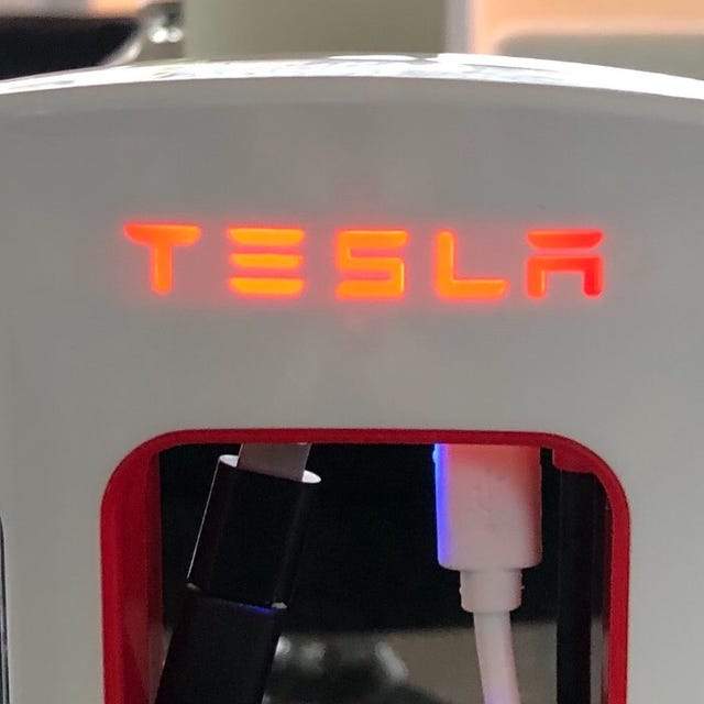Mini Tesla Supercharger Powerbank | e - car - shop.ch