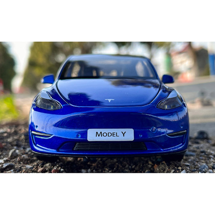 Tesla Model Y Modellauto 1/24 —